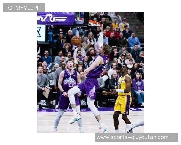 布克第三节发力砍下12分助队逆转全场贡献18分5助攻5抢断表现抢眼 布克第三节发力砍下12分助队逆转全场贡献18分5助攻5抢断表现抢眼