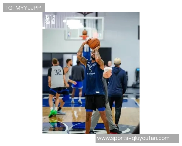 独行侠训练照曝光弗拉格与安东尼戴维斯激烈对抗展现竞争精神 独行侠训练照曝光弗拉格与安东尼戴维斯激烈对抗展现竞争精神