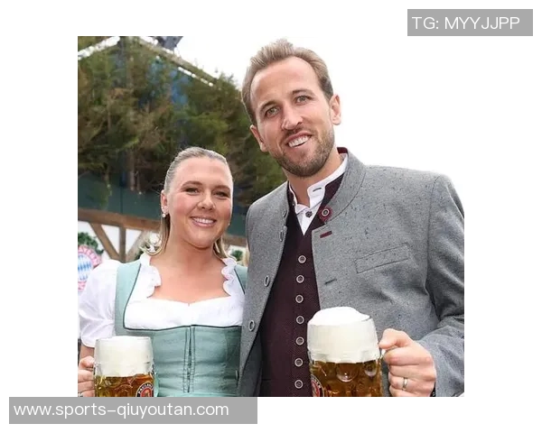 凯恩与妻子共享啤酒节欢乐时光为这一周的美好回忆添上完美句号