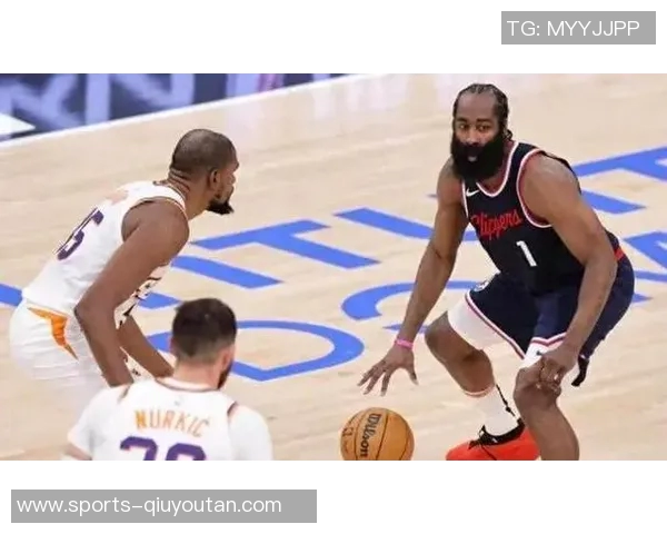 格莱姆斯谈防守哈登争议称判罚应由裁判决定而非自己判断 格莱姆斯谈防守哈登争议称判罚应由裁判决定而非自己判断