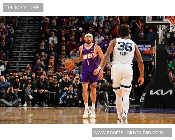 布克关键时刻罚球稳健全场19投7中贡献26分3篮板9助攻2抢断表现出色